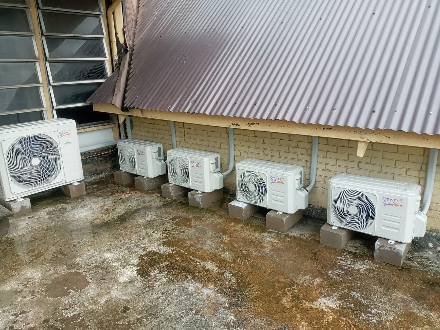 Grootschalig project met Star Plus airconditioners voor een wooncomplex.